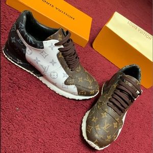 LV SNEAKERS